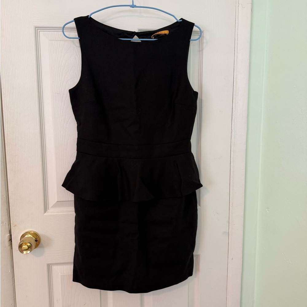 NEW WITH TAGS Alice and Olivia Black Dress Medium With A Flattering Peplum!Chic!